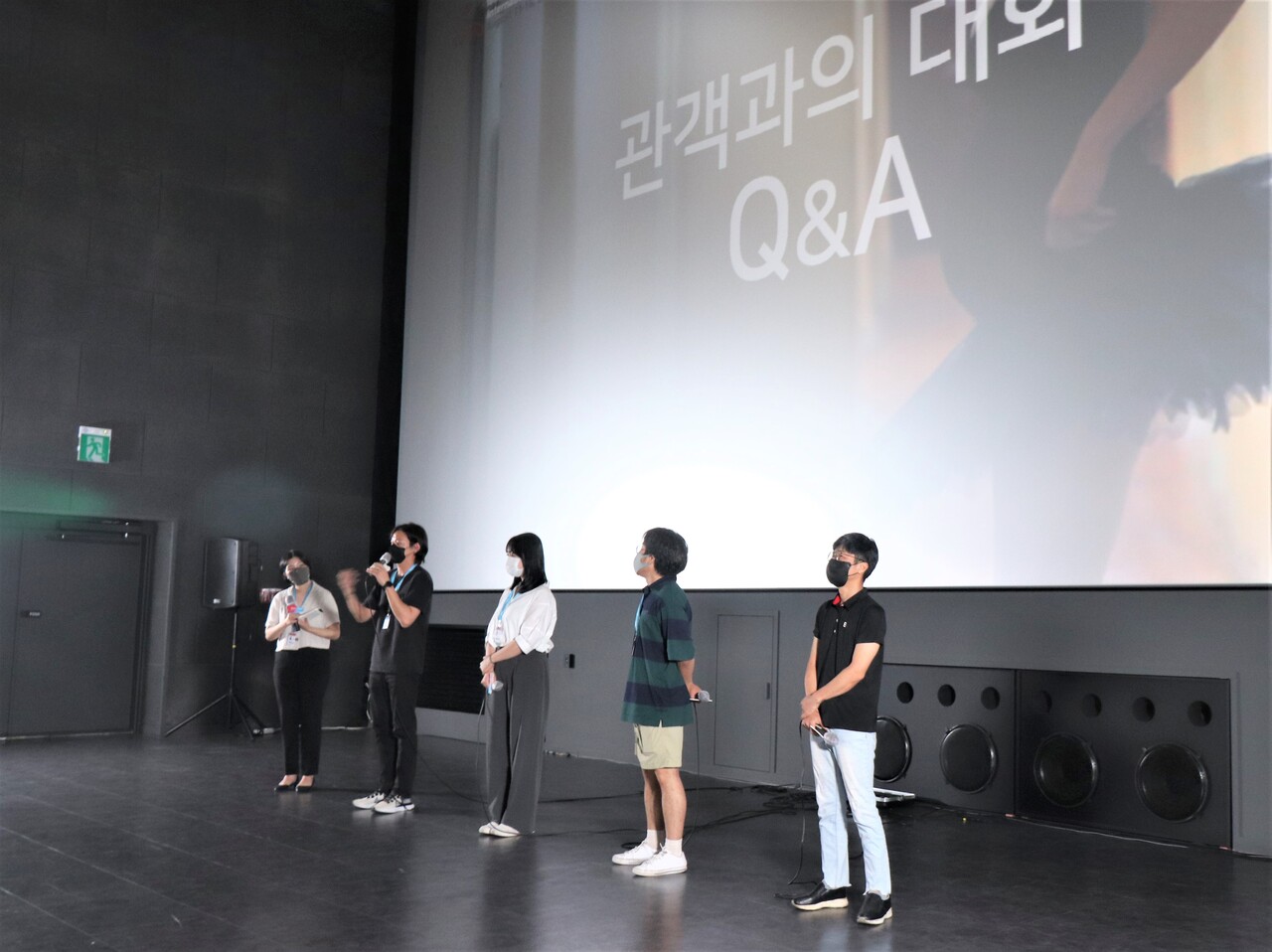 15일 제천 CGV에서 ‘메이드 인 제천’ 부문에 출품된 영화 감독들이 관객과의 대화를 진행하고 있다. 조성우 기자