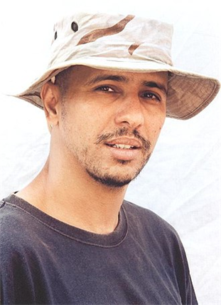 모하마드 슬라히(Mohamedou Slahi)는 2002년부터 무려 14년 동안 관타나모 수용소에 불법 구금됐다. 출처 위키백과