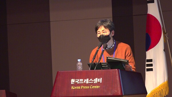 ​최윤원 팀장이 '뉴스타파'의 데이터 저널리즘 성과를 소개하고 있다. 박정은 기자​