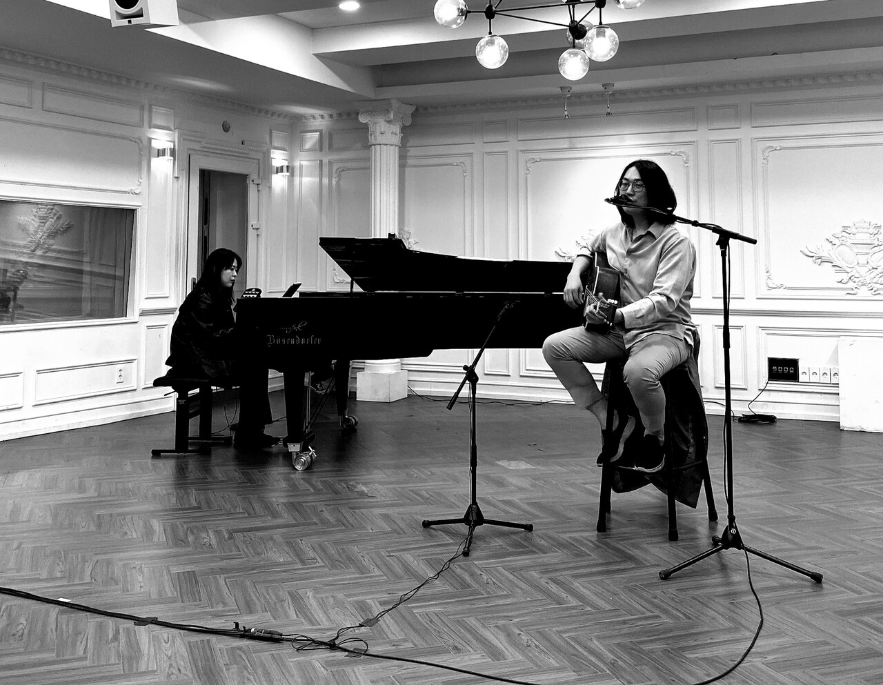 씨앗페를 찾은 싱어송라이터 단편선과 피아니스트 이보람. 김재용 기자