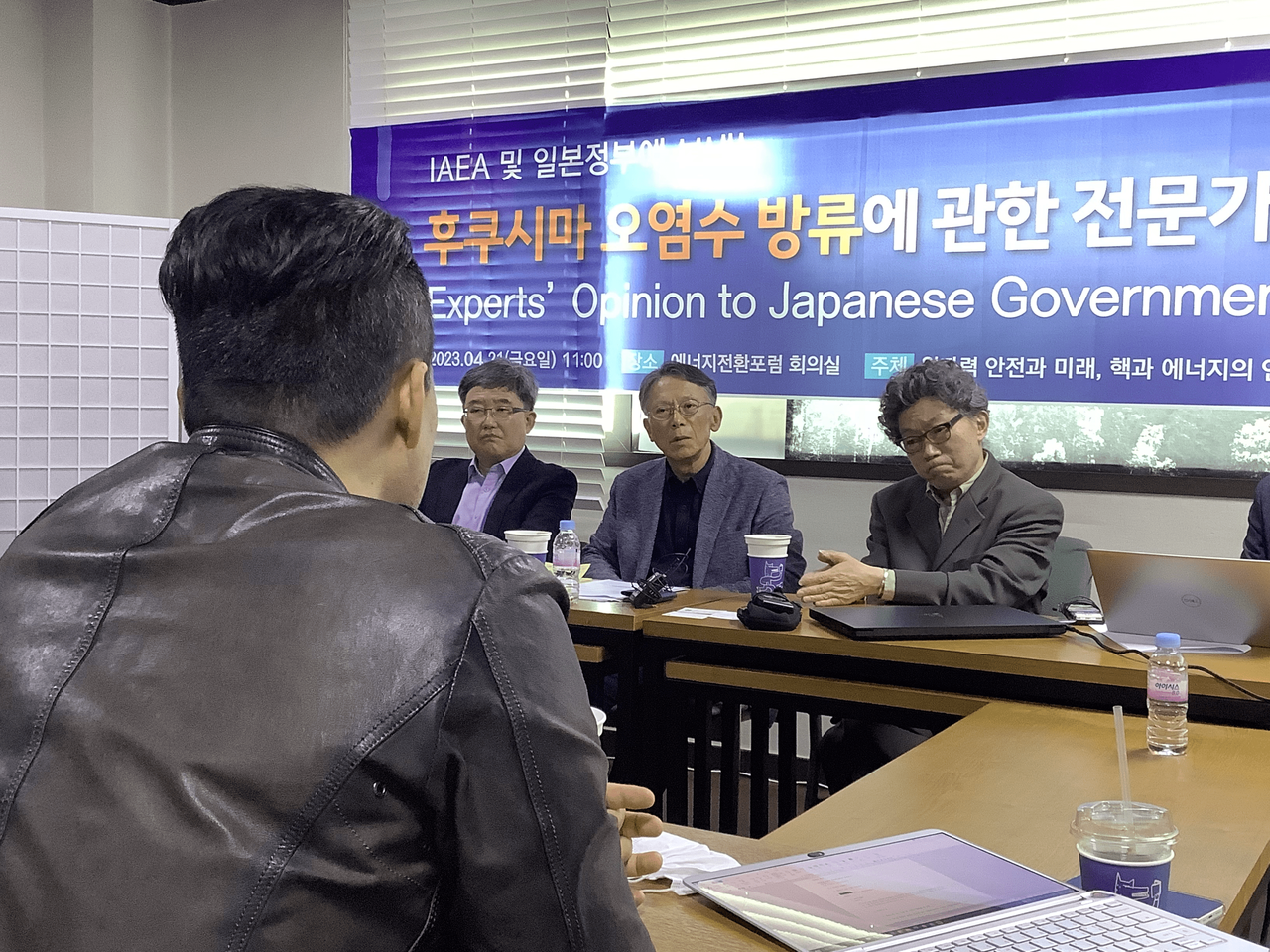 후쿠시마 오염수 방류에 관한 전문가 기자회견에서 발표자들이 취재진의 질문에 귀를 기울이고 있다. 우현지 기자