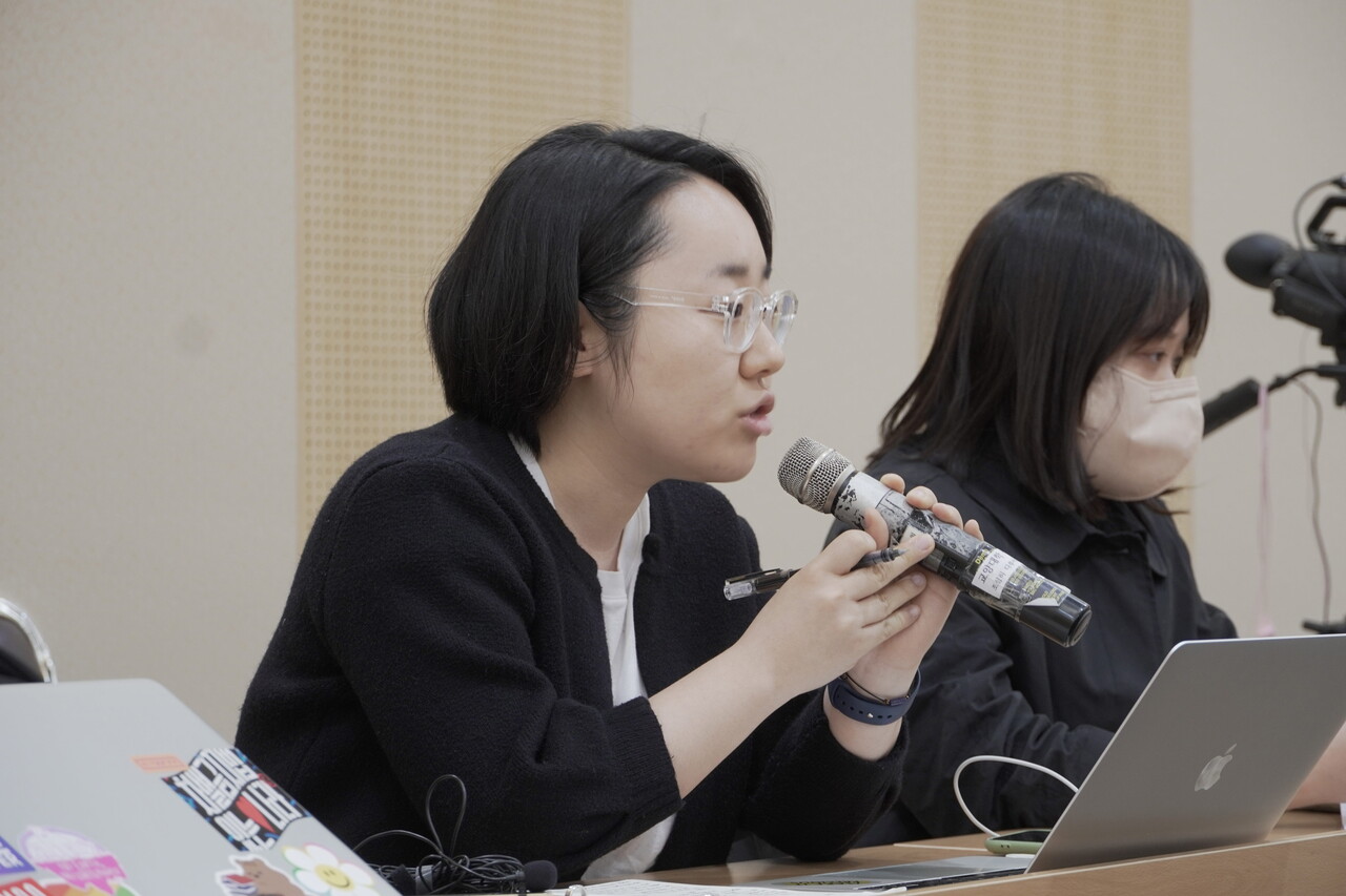 수강생 박동주 씨가 KBS의 데스킹 시스템에 관해 질문하고 있다. 지수현 기자