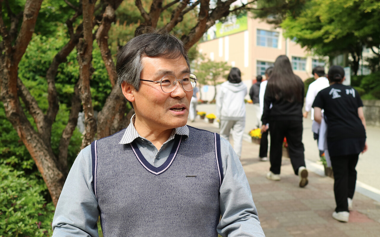 장 교사는 야학에서 학생들을 가르치면서 교사로서 진정한 보람을 느꼈다고 말했다. 김은송 기자