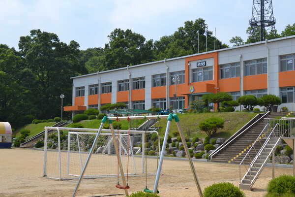충북 제천시에 있는 청풍초중학교는 2004년부터 초등학교와 중학교를 통합해 운영하고 있다. 조벼리 기자