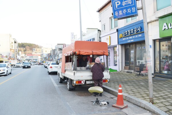 충북 제천시 의림대로에 있는 윤희정 씨의 붕어빵 가게. 이은지 기자