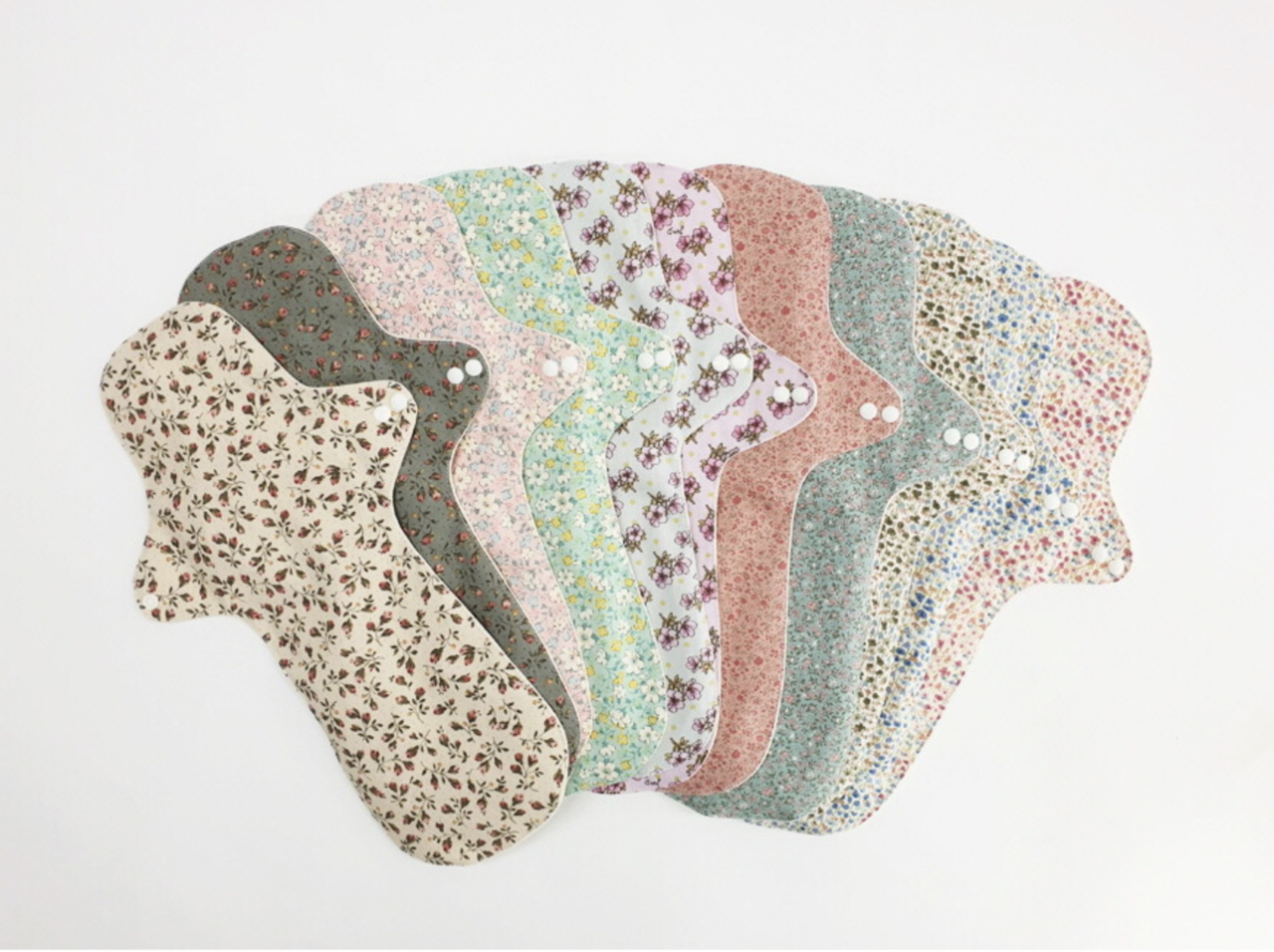 수미인 자활근로사업단이 제조하는 다회용 면 생리대는 다양한 꽃무늬 패턴으로 디자인했다. 수미인 제공