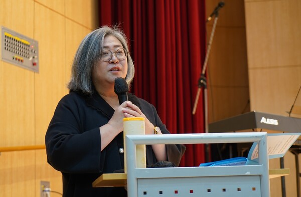 지난 3월 30일 경기도 안산시 단원구청에서 열린 단원FM 개국식에서 정혜실 단원FM 본부장이 인사말을 하고 있다. 이은지 기자