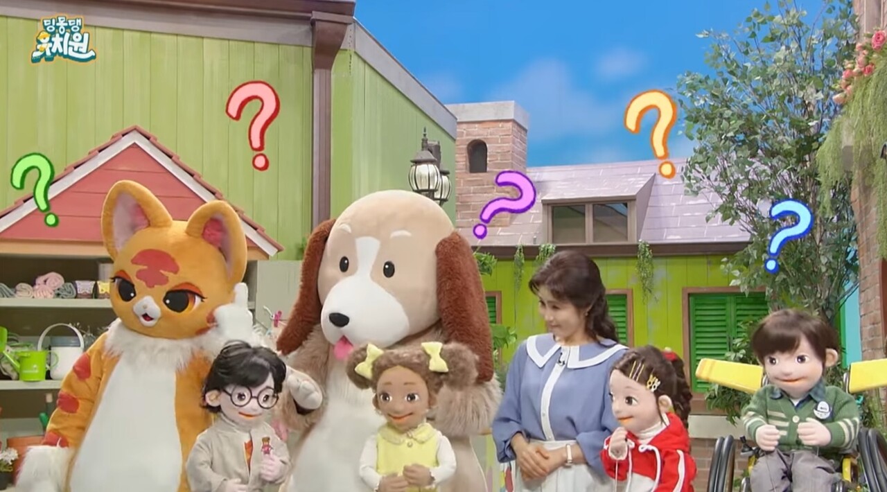 딩동댕 유치원 ‘내 몸은 내 거야’에서 딩동샘의 설명을 궁금해 하는 아이들 장면. 유튜브 채널 '딩동댕 유치원' 화면 갈무리