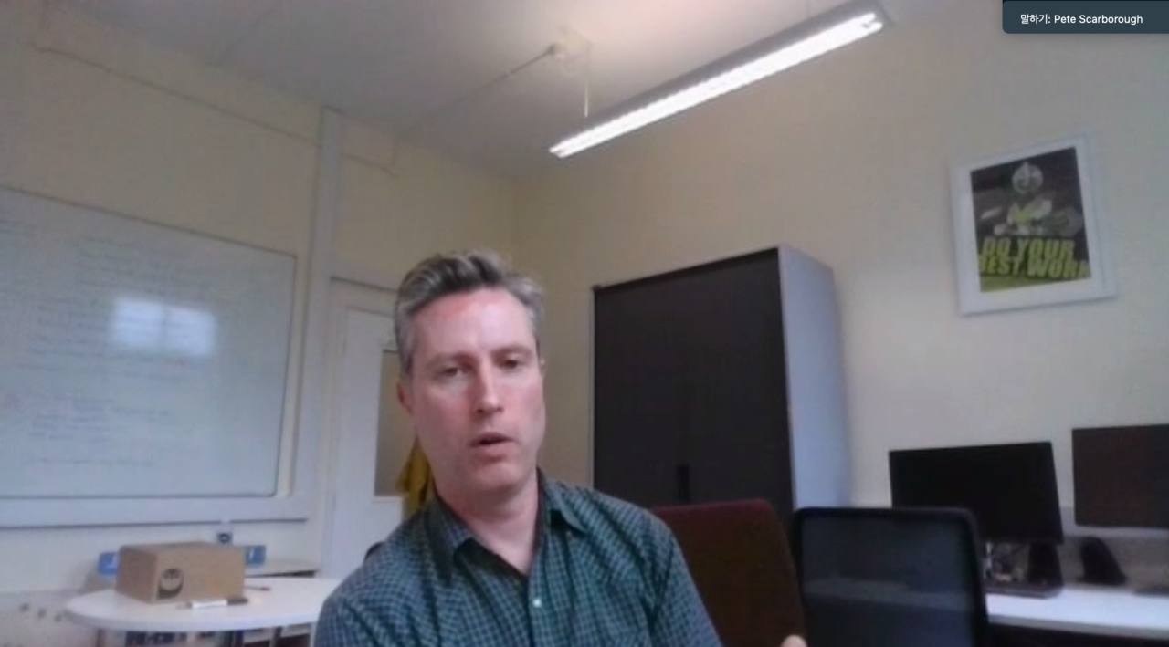 단비뉴스는 지난 4월 24일 육류 소비와 기후위기 간의 상관관계에 관해 연구한 피터 스카버러 교수가 단비뉴스와 화상 인터뷰하고 있다. 화상 인터뷰 장면 갈무리