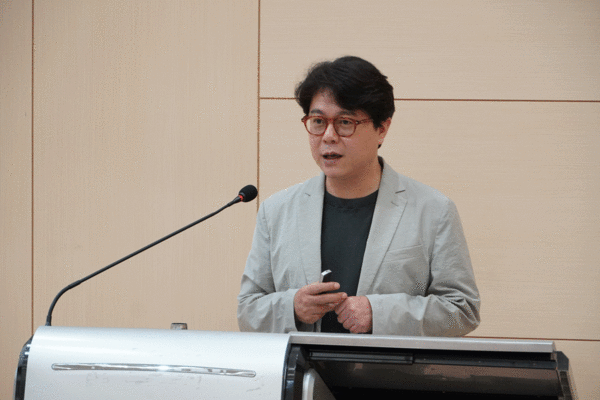 세명대 저널리즘대학원 안수찬, 김용진 교수가 예비언론인캠프에서 강의를 하고 있다. 양진국 PD