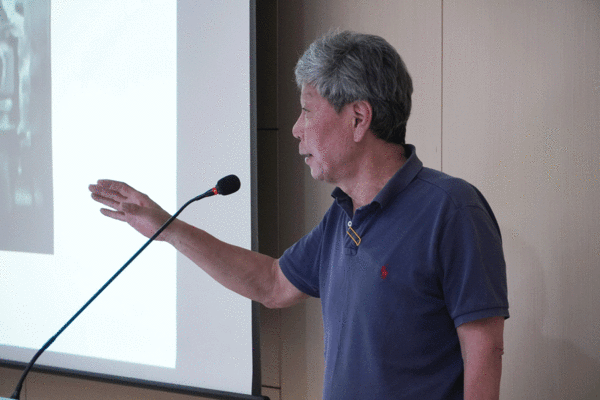 세명대 저널리즘대학원 박정용, 김민식 교수가 예비언론인캠프에서 강의를 하고 있다. 양진국 PD