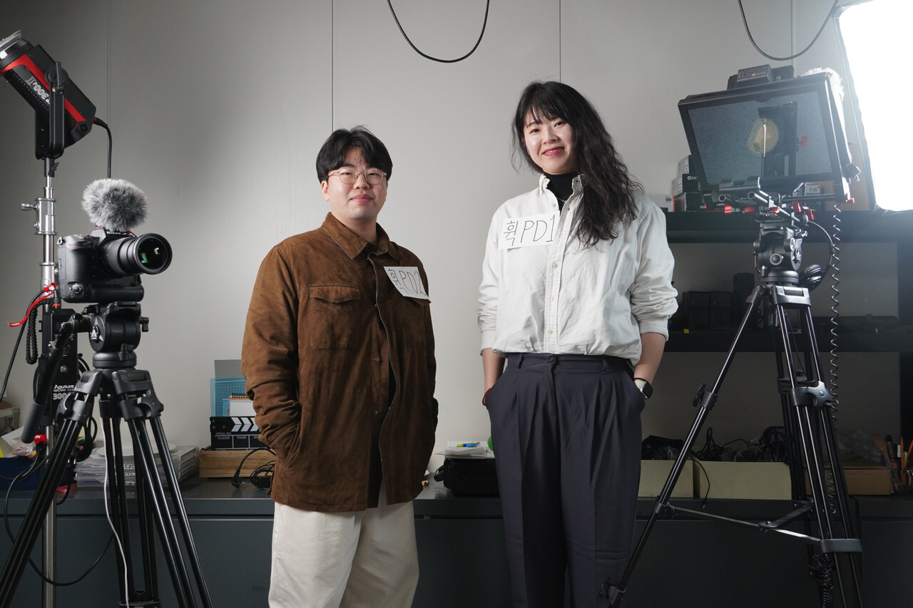 한국일보 기획영상팀의 촬영 공간이 있는 서울시 중구 와이즈타워 건물 16층에서 권준오(왼쪽), 이수연(오른쪽) PD를 만났다. 양진국 PD