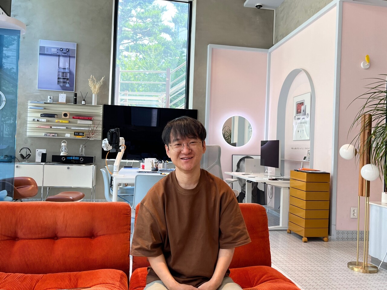 김학민 대표가 수리점 서강잡스에서 단비뉴스와 인터뷰하고 있다. 이은별 기자