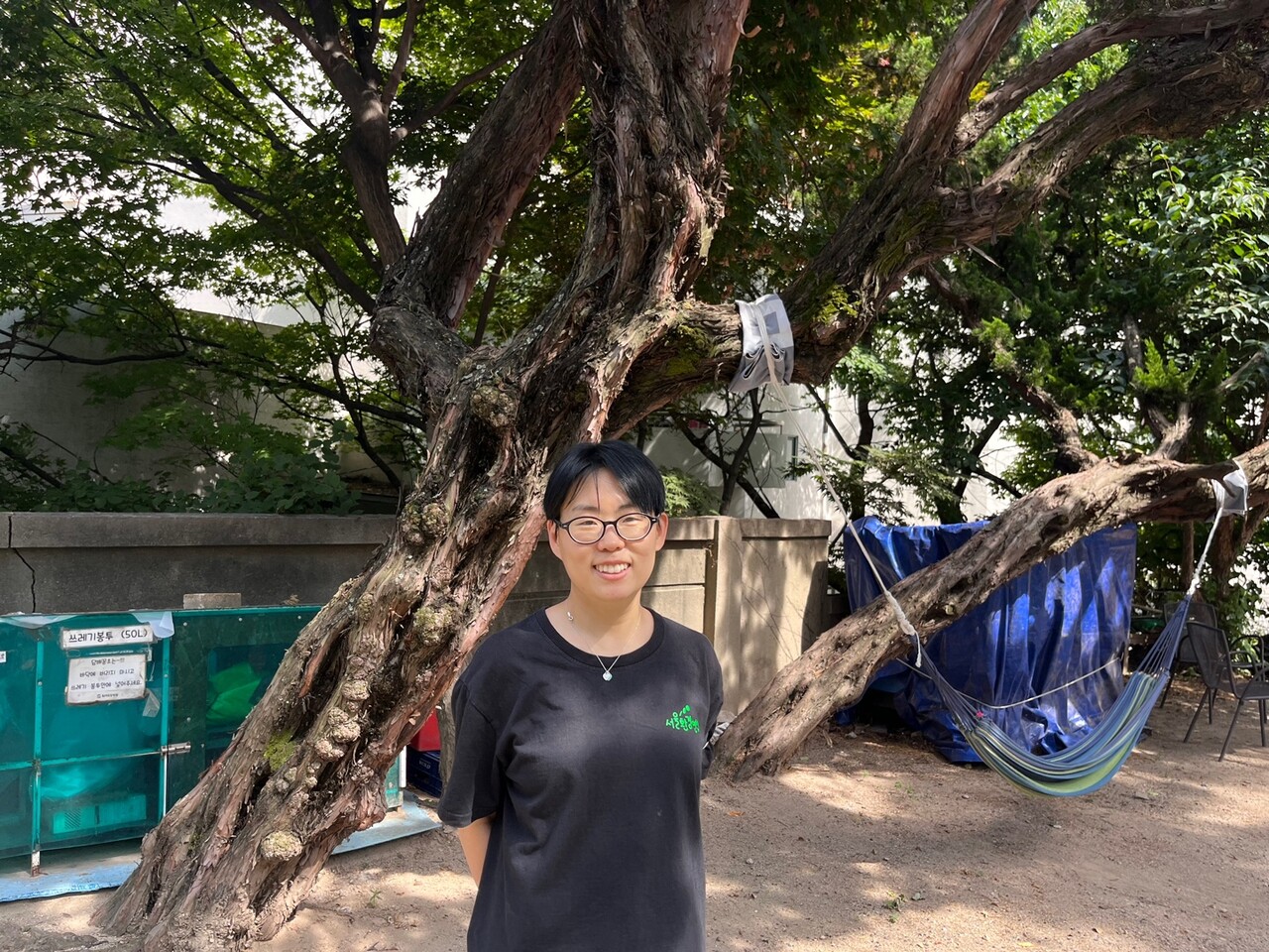 서울 종로구 누하동 서울환경연합 마당에서 고은솔 활동가가 수리권에 관심 두게 된 배경을 이야기하고 있다. 이은별 기자