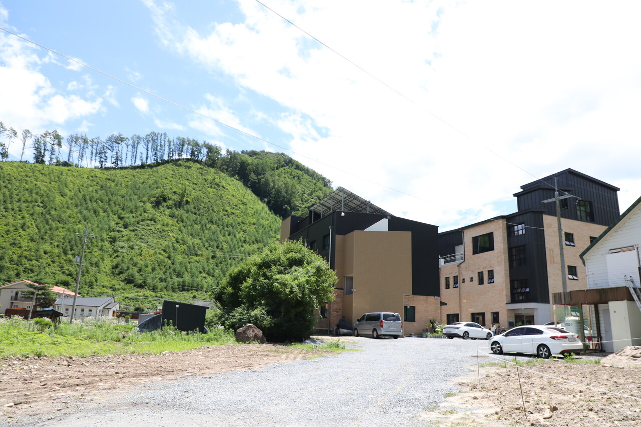 충북 제천시 송학면 오미리에 자리한 로뎀청소년학교 전경. 곽재화 기자