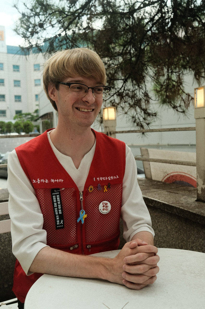 지난 8월, 충북 청주에서 만난 오스틴이 단비뉴스와 인터뷰하고 있다. 홍성민 기자