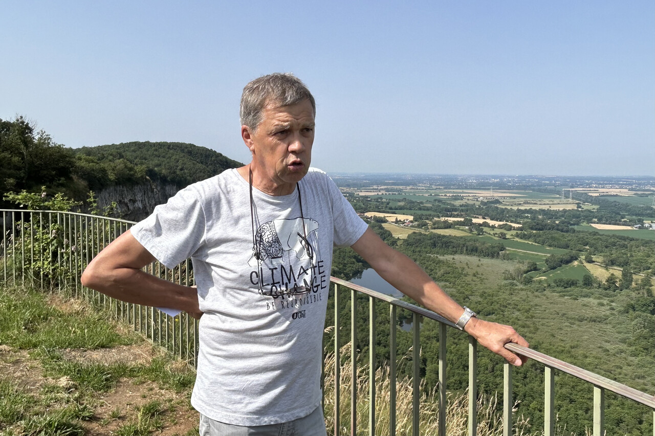 반원전 단체인 스톱뷔제의 활동가 다니엘 로스티 씨. 전직 의사인 그는 2011년 일본 후쿠시마 사고를 계기로 원전의 위험성을 재인식하고 스톱뷔제 활동을 시작했다고 말했다. 그는 “원전은 경제적으로도 지속 가능하지 않은 에너지”라고 강조했다. 조재호 기자