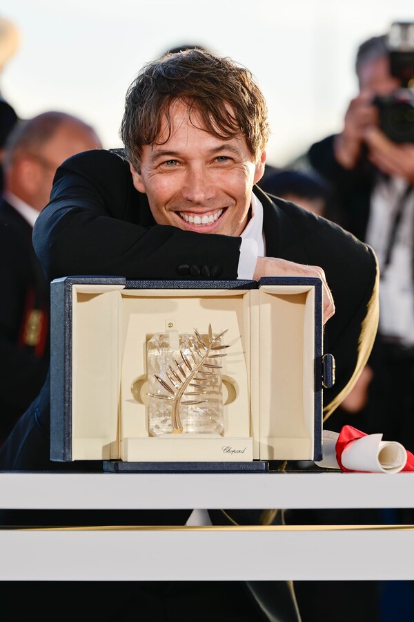 영화 ‘아노라’로 77회 칸영화제 황금종려상을 수상한 션 베이커 감독. 출처 IMDB