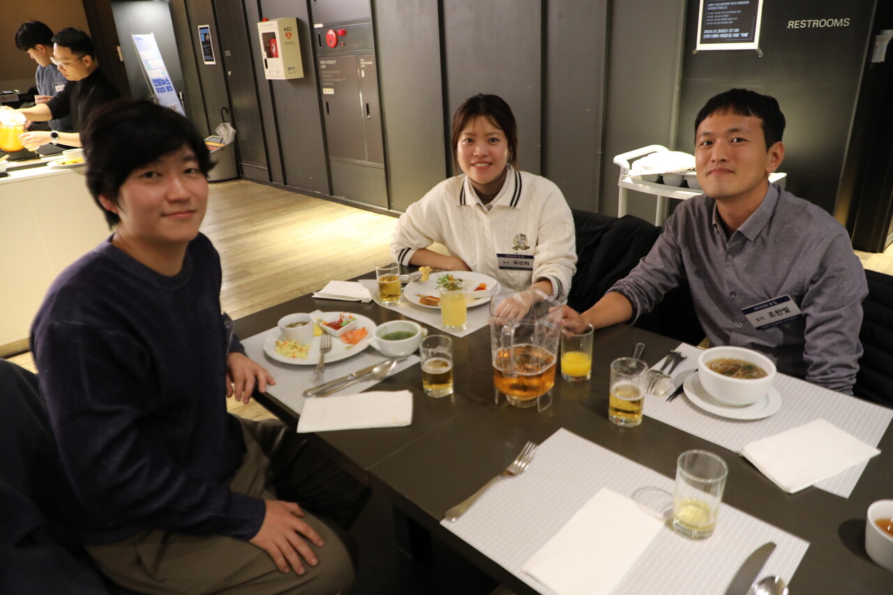 2024년 세명대 저널리즘대학원 총동문회를 주도한 6기 졸업생들. 홍성민 기자