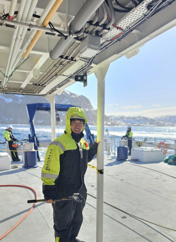 문준영 기자가 ‘죽음의 바당’ 보도를 위해 노르웨이의 폐어구 수거선에 탑승하여 직접 현장을 취재했다. 문준영 기자 제공