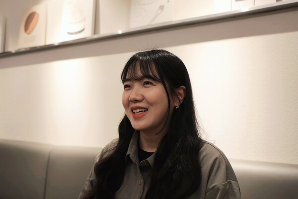 최지원 직장갑질119 온라인노조 사회복지위원장이 지난달 3일 서울 영등포역 인근의 한 카페에서 단비뉴스와 인터뷰하고 있다. 김정현 기자