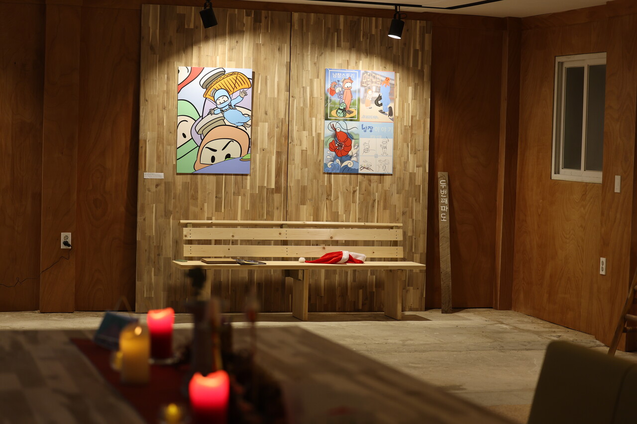 지난달 21일부터 지난 3일까지 두 번째 파도에서 ‘두 번째 파도 아카이빙 전시’가 열렸다. 지역 작가의 설치 미술과 스토리북 등을 전시했다. 조아름 제공