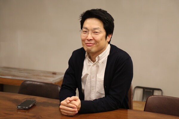 지난달 16일 KBS 사옥 신관에서 만난 서영민 기자가 단비뉴스와 인터뷰하며 미소 짓고 있다. 박세은 기자