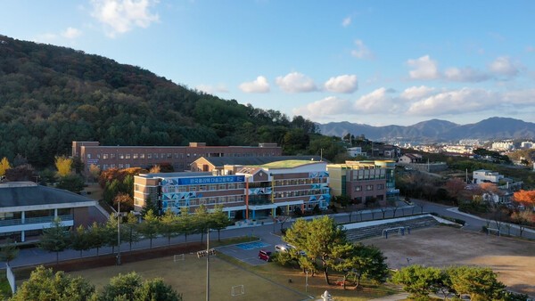 드론으로 촬영한 다솜고등학교의 전경. 이예진 PD