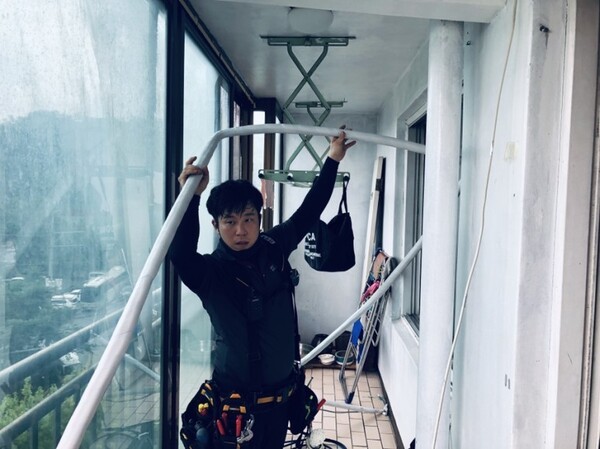 에어컨 설치 기사 이진영 씨는 폭염 속에서도 안전하게 일할 수 있는 대책이 필요하다고 말했다. 이진영 씨 제공 