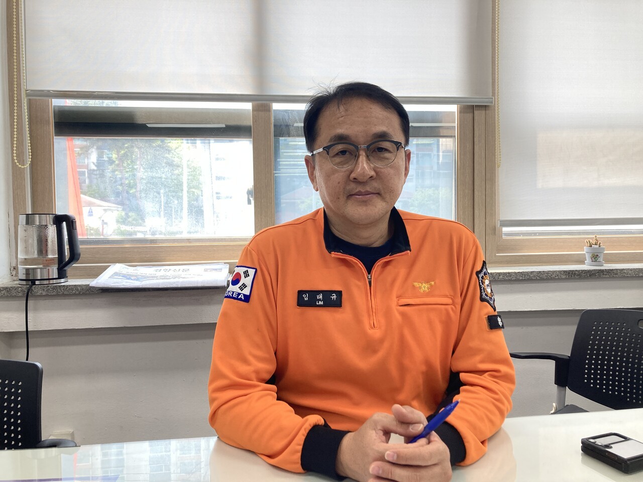 제천소방서 임태규 주임은 소방관들의 근무 환경을 개선하기 위해서는 소방 장비가 경량화되고 소방인력이 충원되어야 한다고 말했다. 천경난 기자