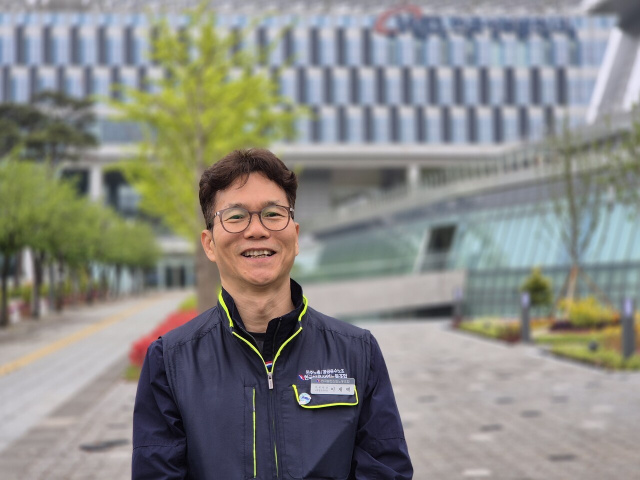 태안석탄화력발전소 노동자 이재백 씨는 공공재생에너지법과 발전공사법을 제정해 공기업이 주도하는 재생에너지 생산을 늘리면서 석탄발전소 등 사양산업 노동자의 일자리를 만들어야 한다고 말했다. 김민성 기자