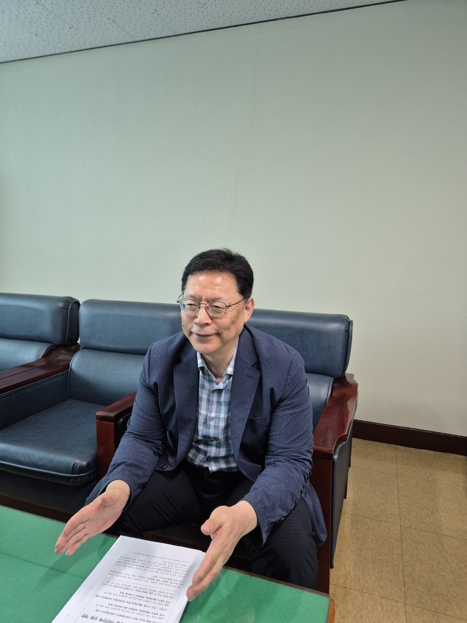 김기봉 제주도 자동차검사정비사업조합 전무이사는 ‘탄소 없는 섬 제주’ 정책으로 타격을 받는 정비업체가 전기차 정비소로 전환할 수 있는 지원책 등을 마련해 달라고 요구했다. 제주도자동차검사정비사업조합 제공