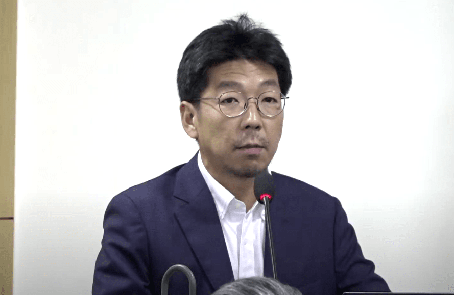 플랜1.5 권경락 정책활동가가 지난해 9월 ‘배출권거래제 유상할당 강화 방안’ 토론회에서 발언하고 있다. 플랜1.5 유튜브 갈무리