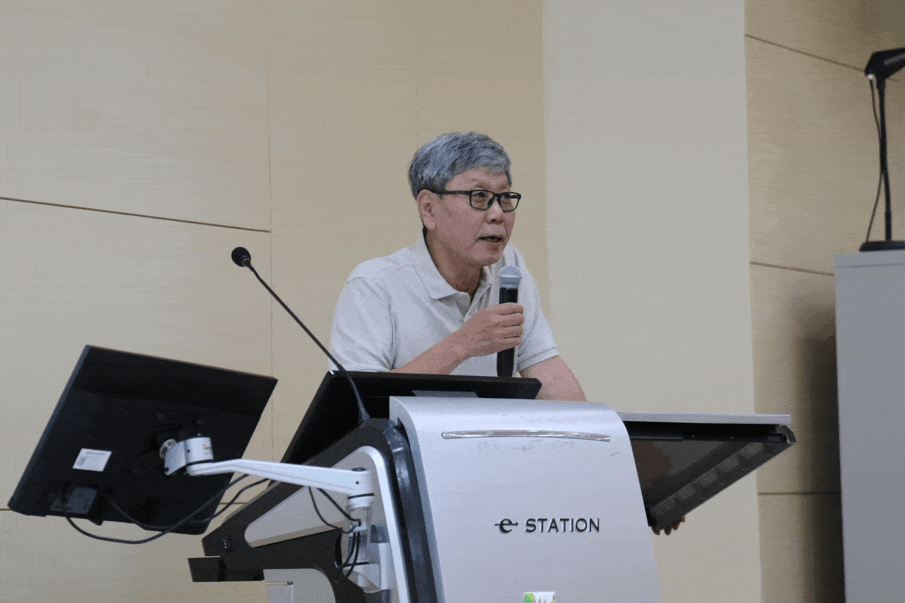 세명대 저널리즘대학원 박정용, 김용진 교수가 예비언론인캠프에서 강의를 하고 있다. 전설 기자