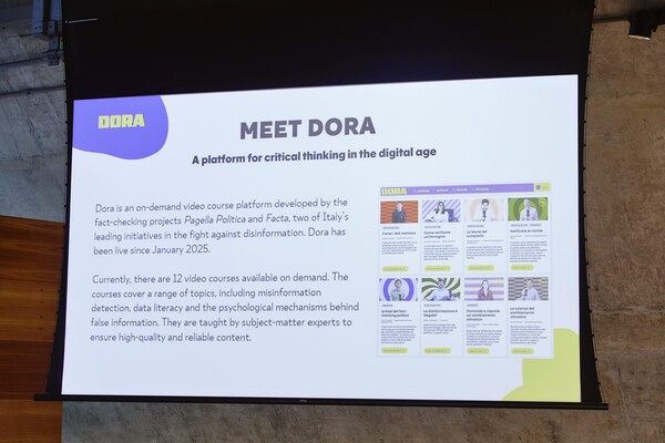 지난 6월 25일(현지시간), 브라질 리우데자네이루에서 열린 국제 팩트체킹 콘퍼런스 ‘글로벌팩트(GlobalFact)’에서 ‘도라(DORA)’에 관한 발제가 이뤄지고 있다. 이탈리아의 팩트체킹 기관 ‘팍타(Facta)’와 ‘파젤라 폴리티카(Pagella Politica)’가 개발한 도라는 비디오 강의 플랫폼이다. 총 12개의 강의가 마련돼 있으며, 허위정보 탐지, 데이터 리터러시, 거짓 정보의 심리적 메커니즘 등 다양한 주제를 다룬다. IFCN 제공