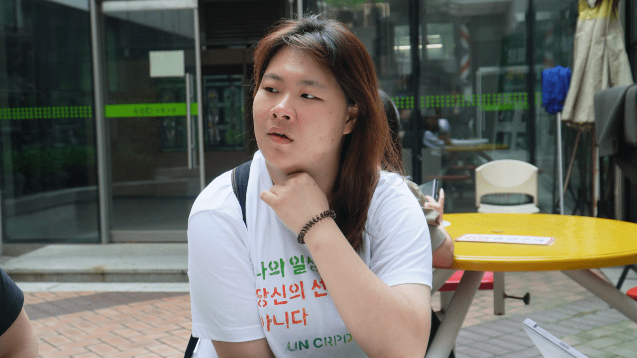 박연지(33) 씨가 지난 5월 29일 서울 성북구청에서 단비뉴스와 인터뷰하고 있다. 최진주PD