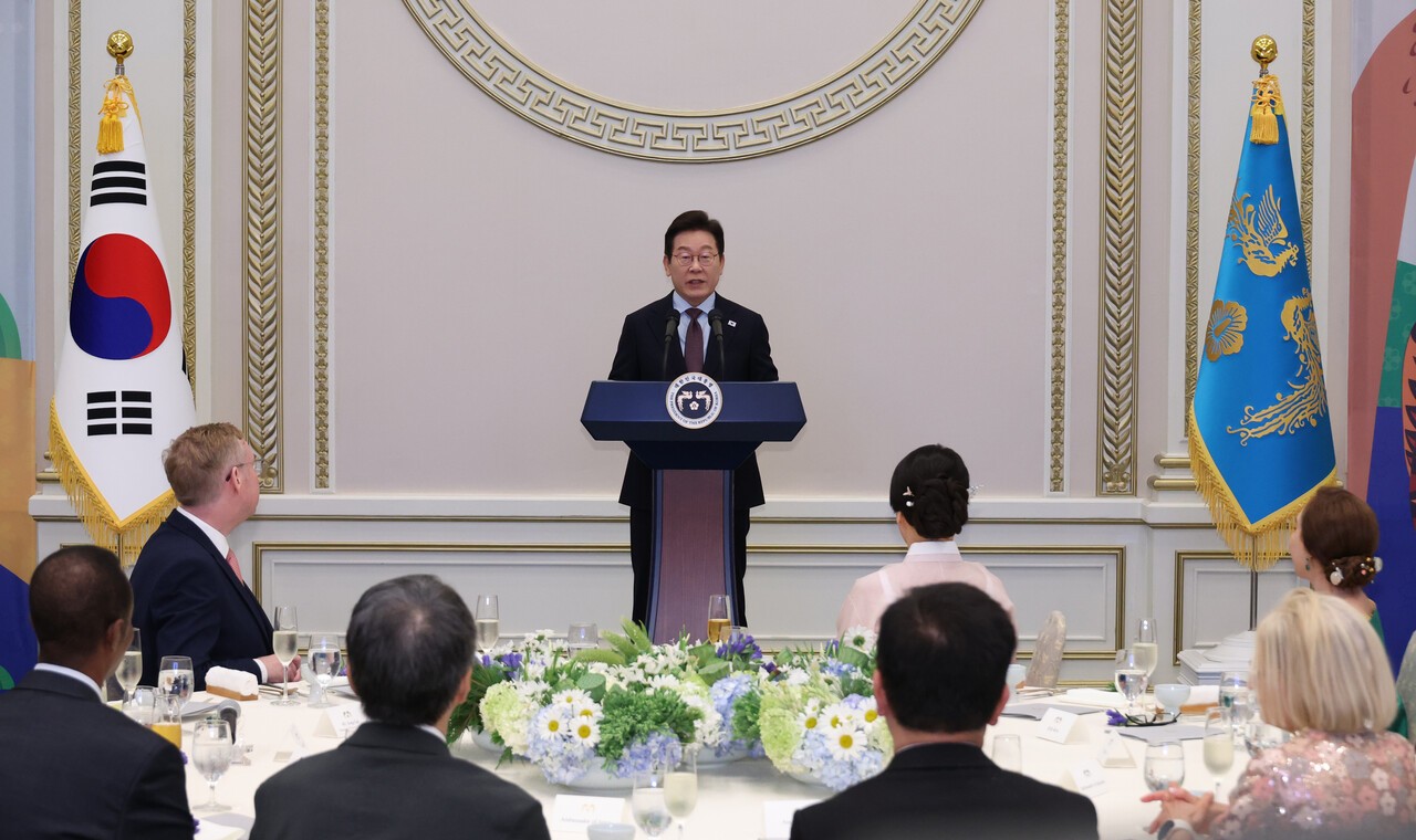 이재명 대통령이 지난 15일 청와대 영빈관에서 열린 '대통령의 초대, 주한외교단 만찬'에서 발언하고 있다. 연합뉴스