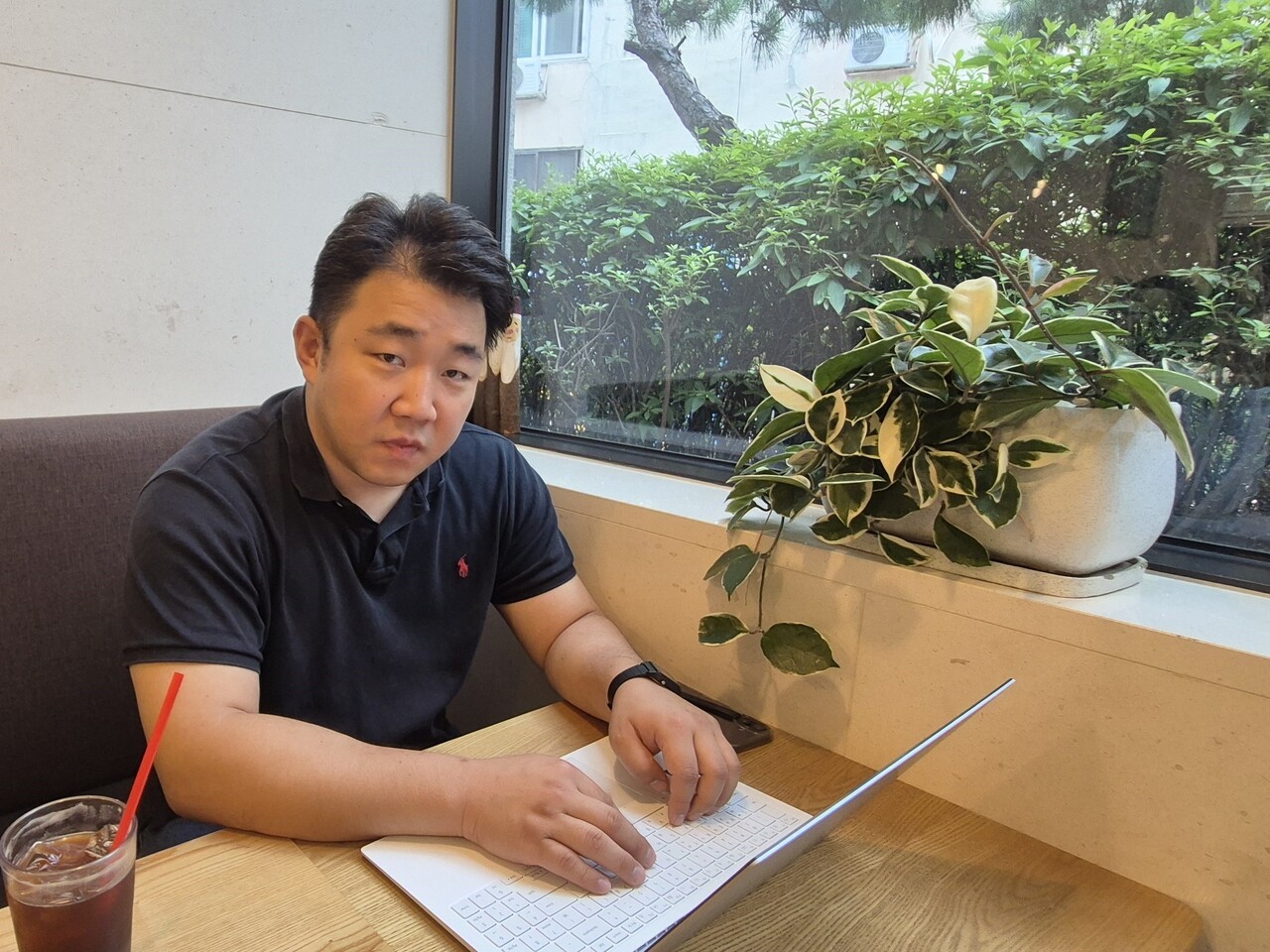 지난 8월 11일 서대문구 경찰청 앞에서 만난 전현진 기자. 손현하 기자