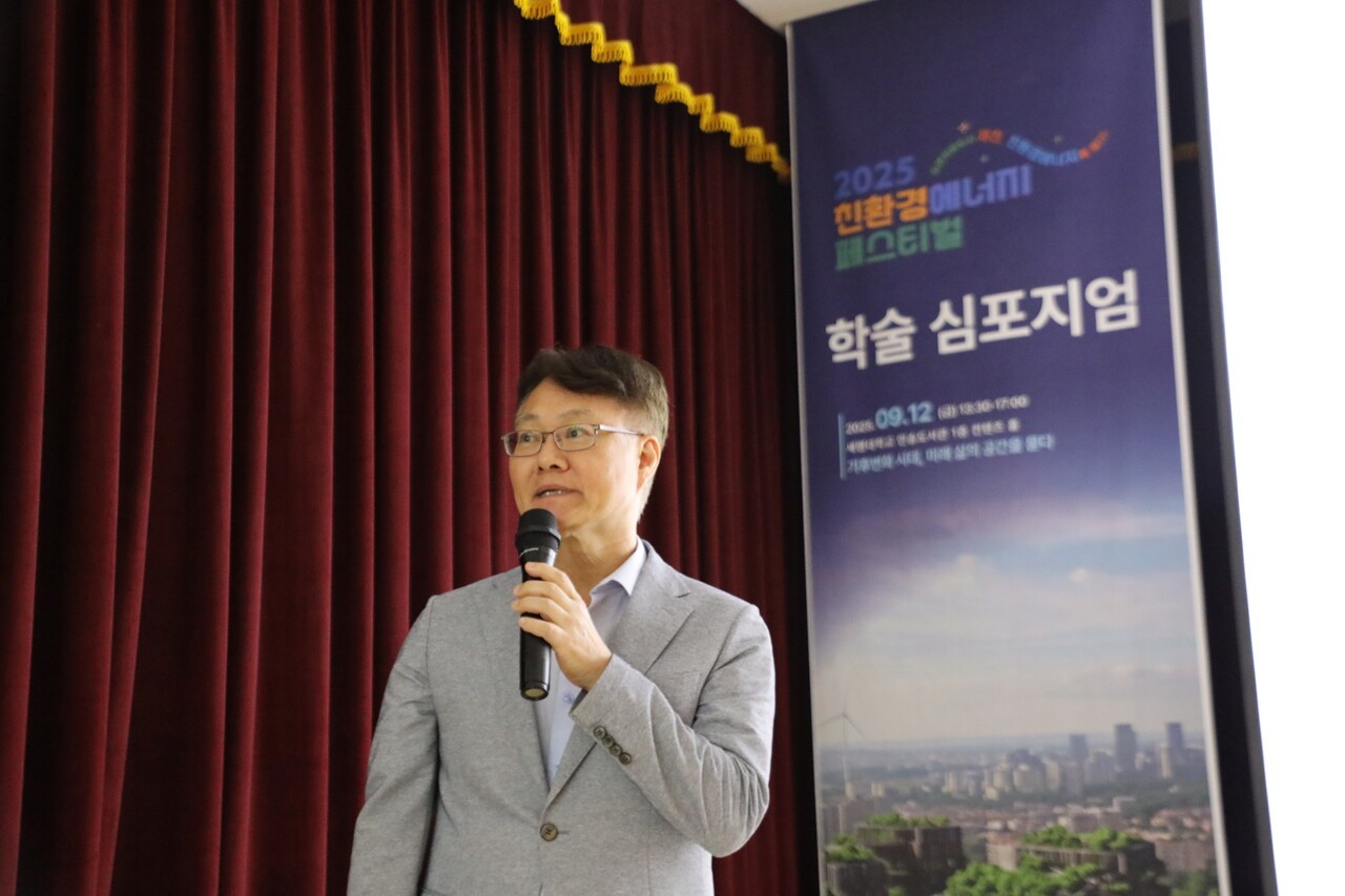 윤석표 세명대 재난안전학과 교수가 자원 순환과 폐기물 감축을 위해 적극적인 교육 홍보와 시민 참여가 필요함을 강조하고 있다. 이민기 기자