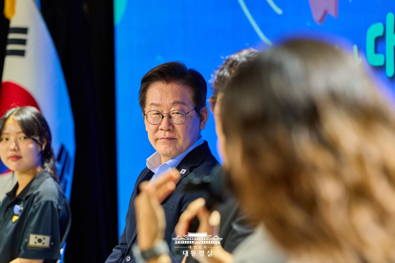 2030 청년 소통·공감 토크콘서트는 5명의 패널이 일자리, 주거, 지역공동체 등에 대해 발제하고, 참가자들이 의견을 나누는 방식으로 진행됐다. 이재명 대통령은 사안에 대한 생각을 밝히거나 참가자들에게 직접 의견을 묻기도 했다. 대통령실 제공