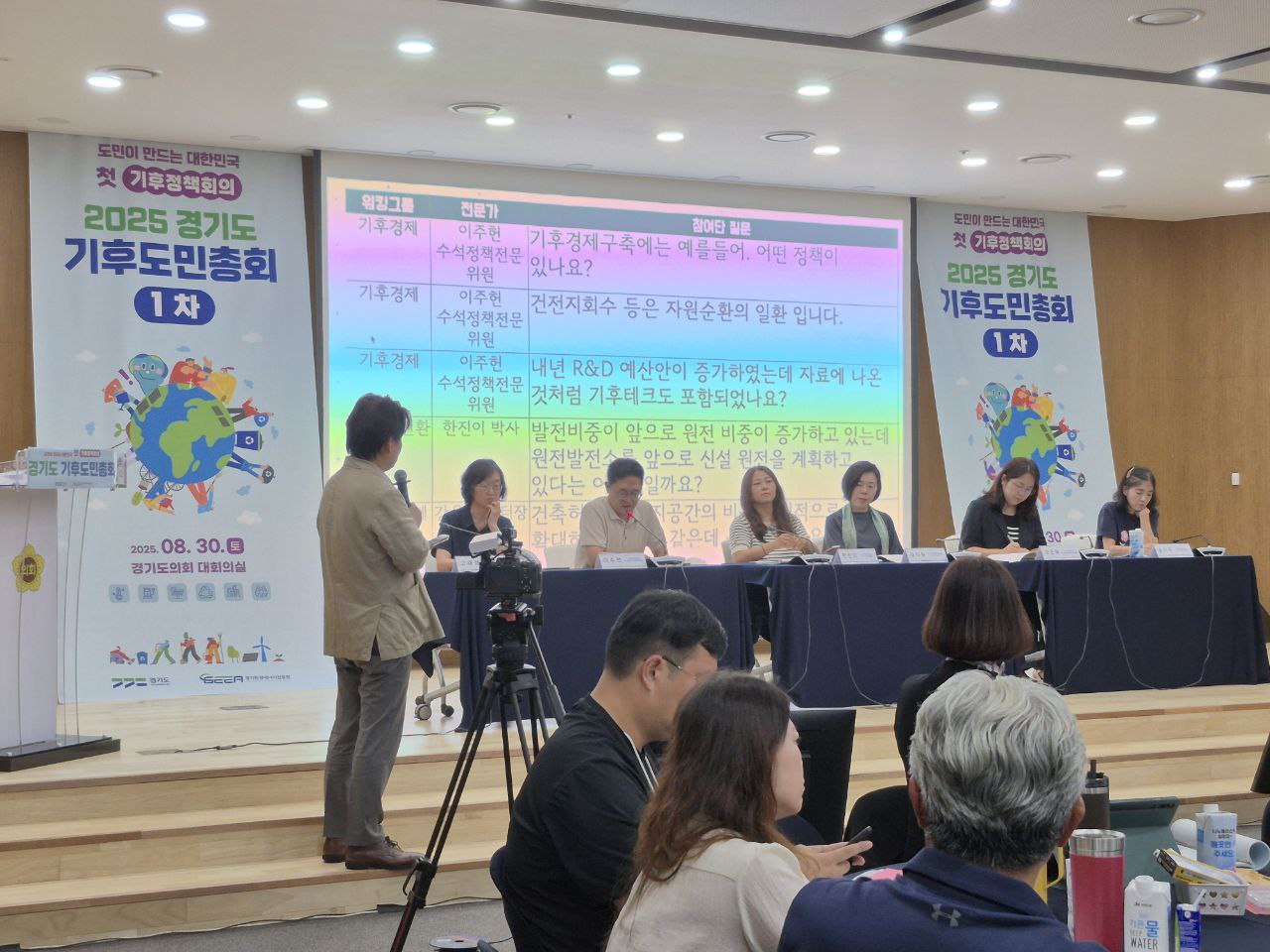 워킹그룹별 토의에 앞서 각 분야 전문가들이 주요 의제에 관해 발제와 질의응답에 나섰다. 사단법인 넥스트의 이주헌 수석정책전문위원이 도민 대표들의 질문에 답하고 있다. 장태린 기자