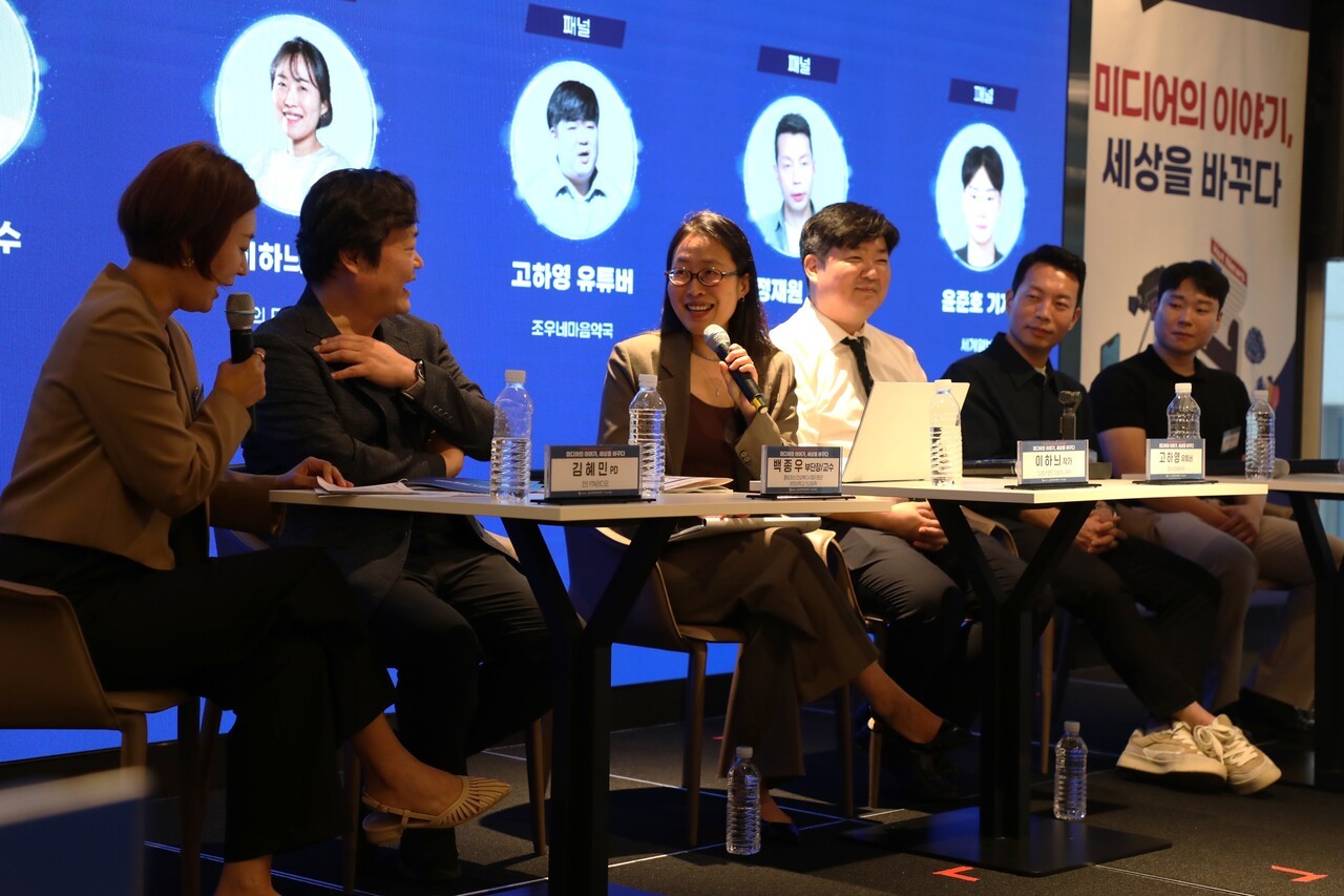 지난달 30일 서울 중구 명동 르메르디앙 호텔에서 열린 ‘2025년 정신건강 미디어 심포지엄’ 2부 토론에서 패널들이 이야기를 나누고 있다. 심은진 PD