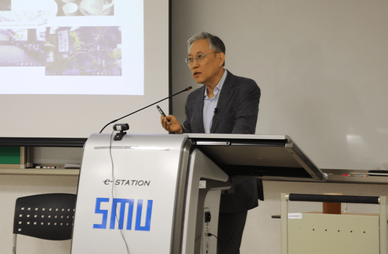 남기정 서울대 일본연구소 교수가 세명대 저널리즘대학원 인문사회교양특강에서 ‘언론인이 알아야 할 한일 과거사와 현안’을 주제로 강연하고 있다. 박희현 PD