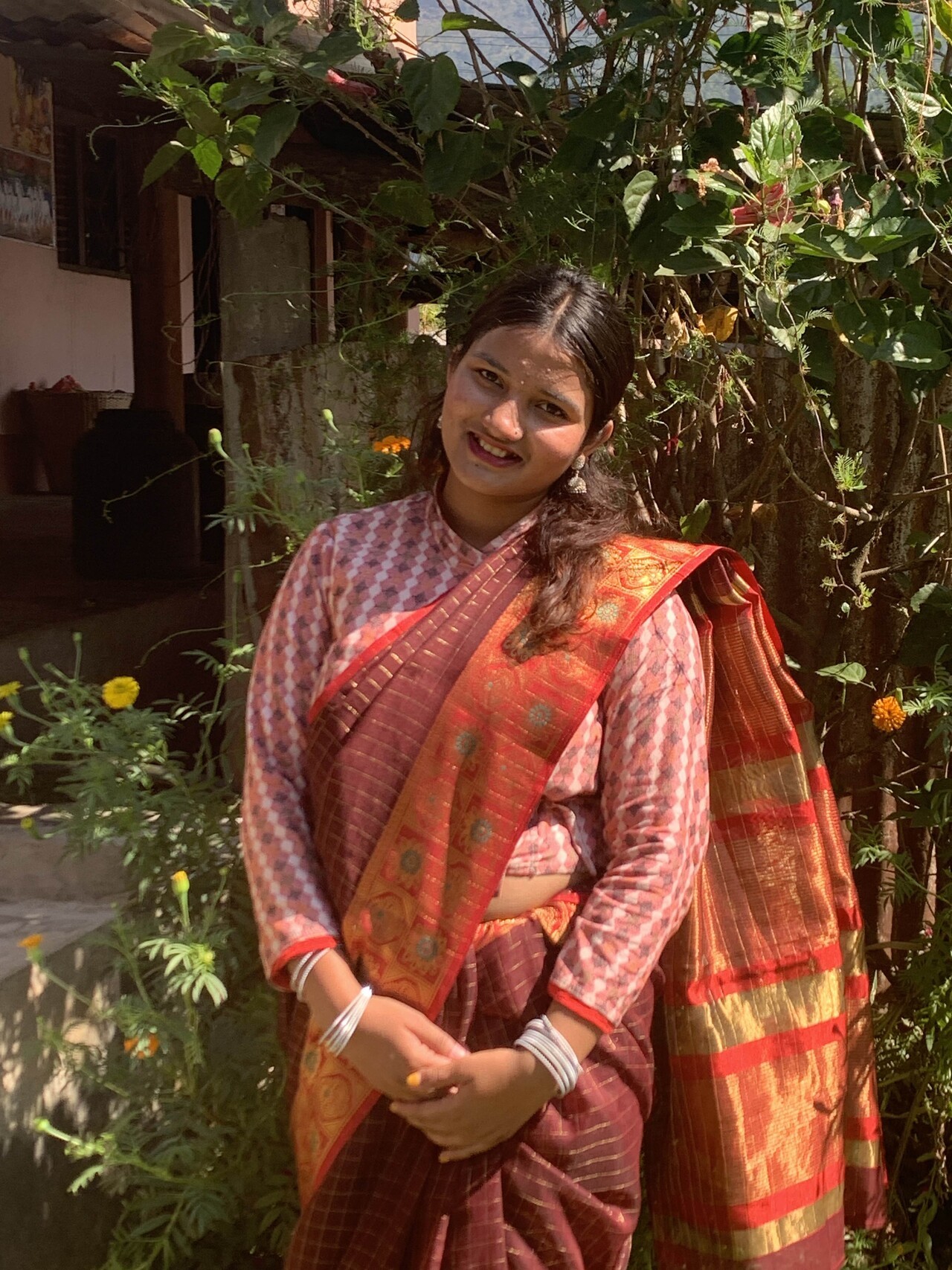 네팔 카드만두에 거주 중인 라쉬미 아차르야 (18). 그는 네팔 Z세대 혁명 현장에 있었다. 라쉬미 제공.